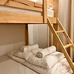Boogalow Hostel *