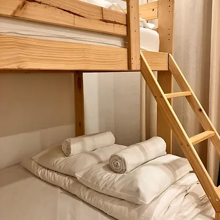 Boogalow Hostel *