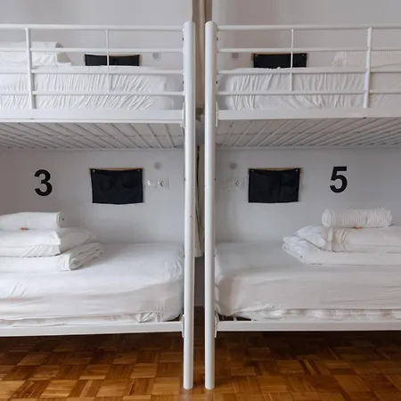 Boogalow Hostal *