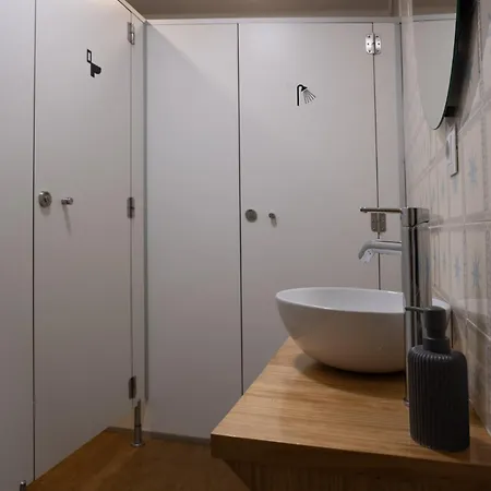 Boogalow Hostel Χιχόν